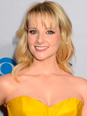 Мелисса Рауш в роли Эбби Стоун